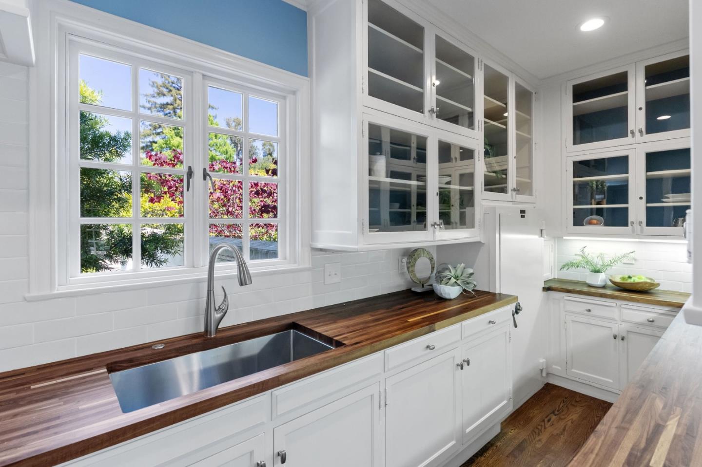 Detail Gallery Image 49 of 133 For 2181 Parkside Ave, Hillsborough,  CA 94010 - 7 Beds | 6/2 Baths