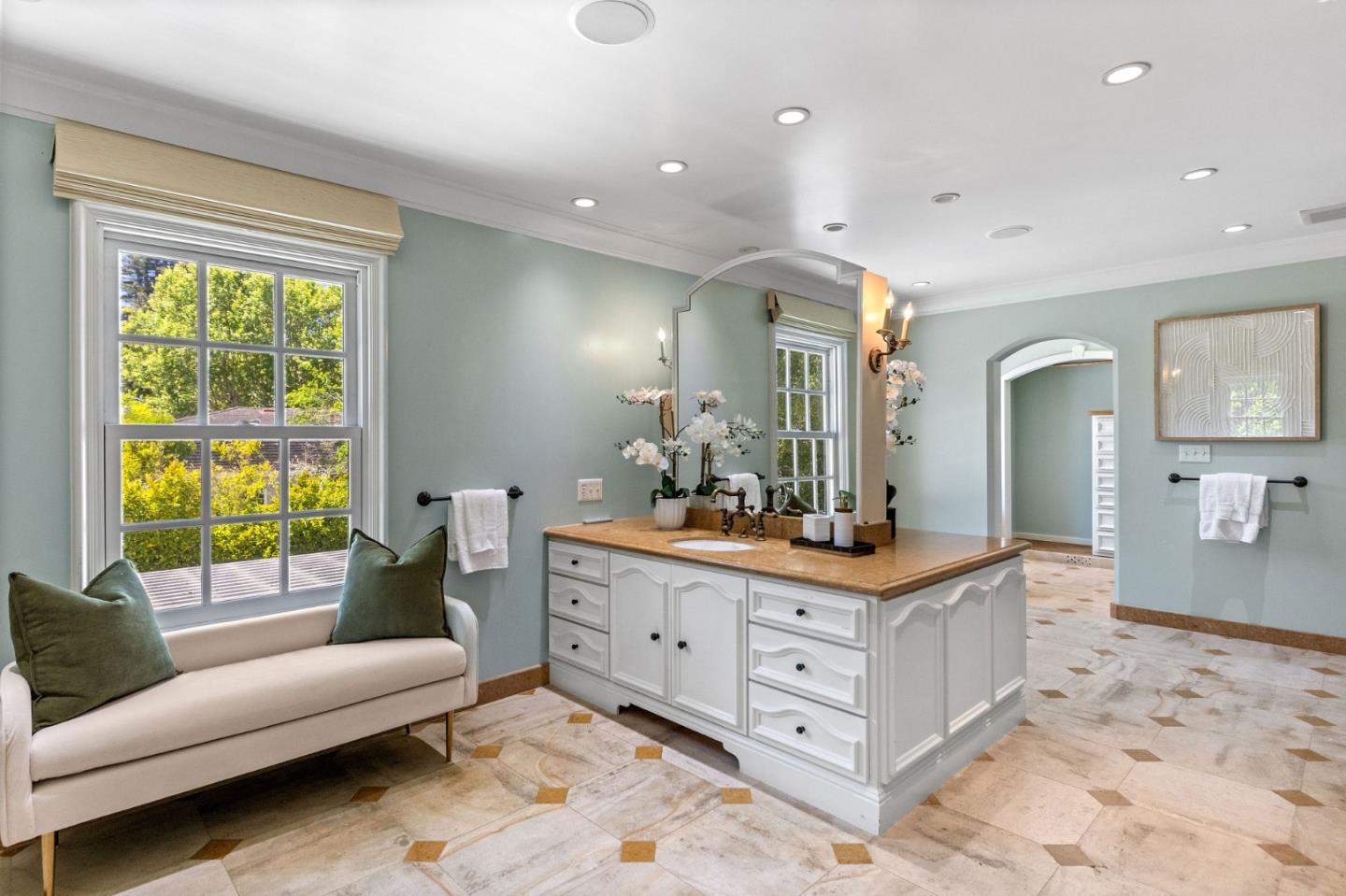 Detail Gallery Image 67 of 133 For 2181 Parkside Ave, Hillsborough,  CA 94010 - 7 Beds | 6/2 Baths