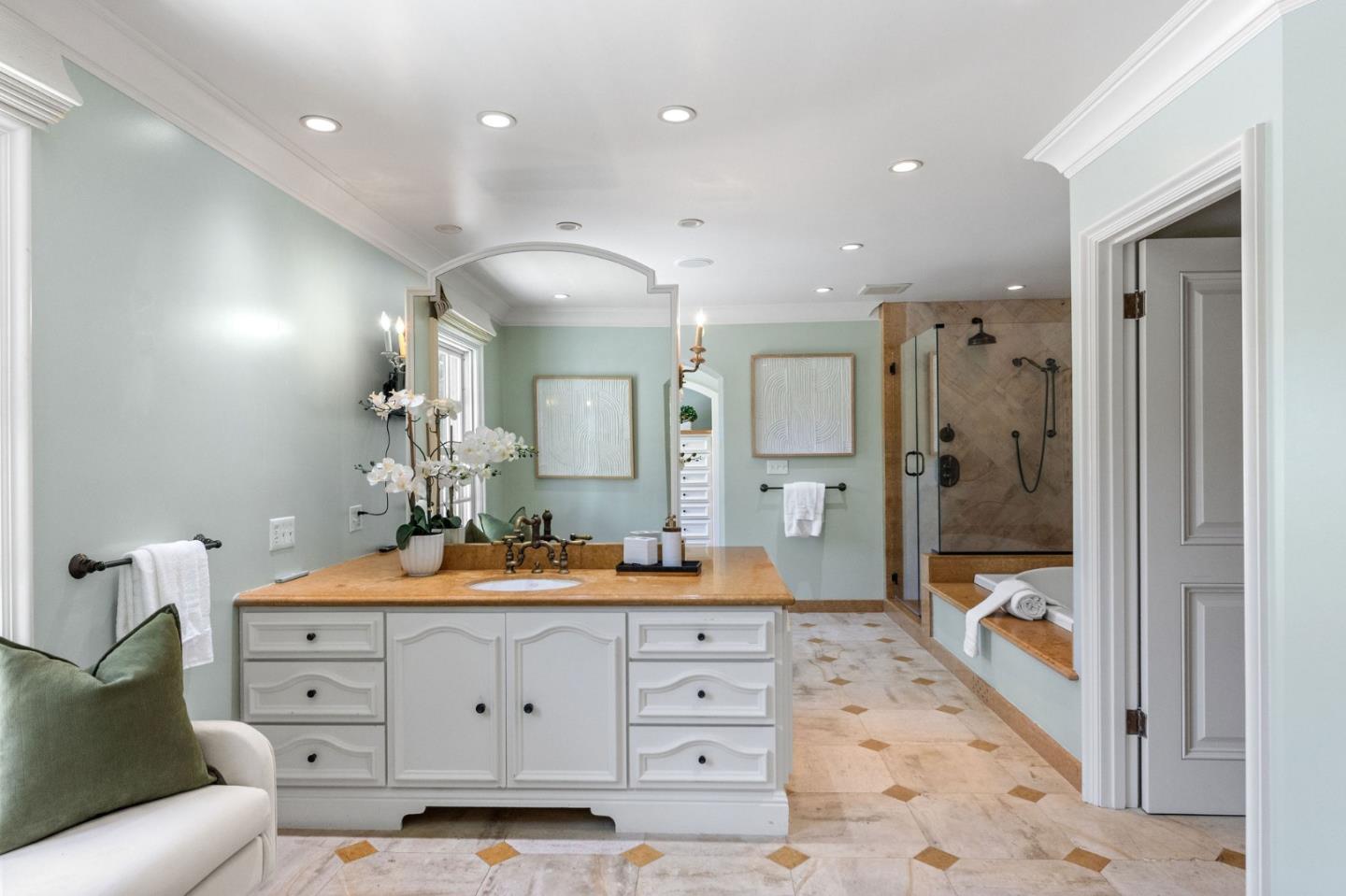 Detail Gallery Image 68 of 133 For 2181 Parkside Ave, Hillsborough,  CA 94010 - 7 Beds | 6/2 Baths