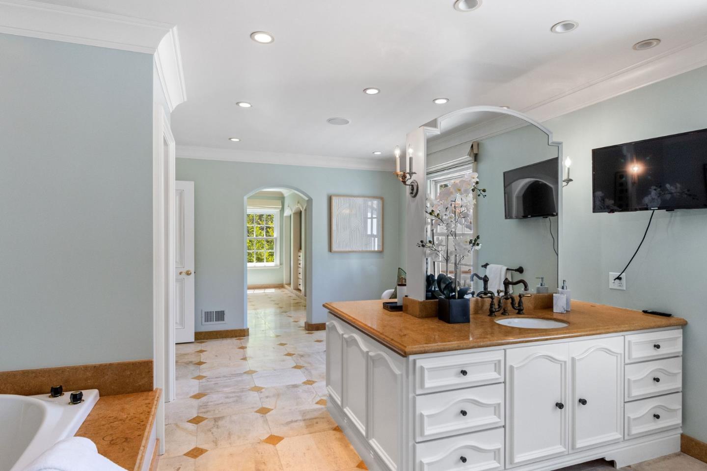 Detail Gallery Image 70 of 133 For 2181 Parkside Ave, Hillsborough,  CA 94010 - 7 Beds | 6/2 Baths