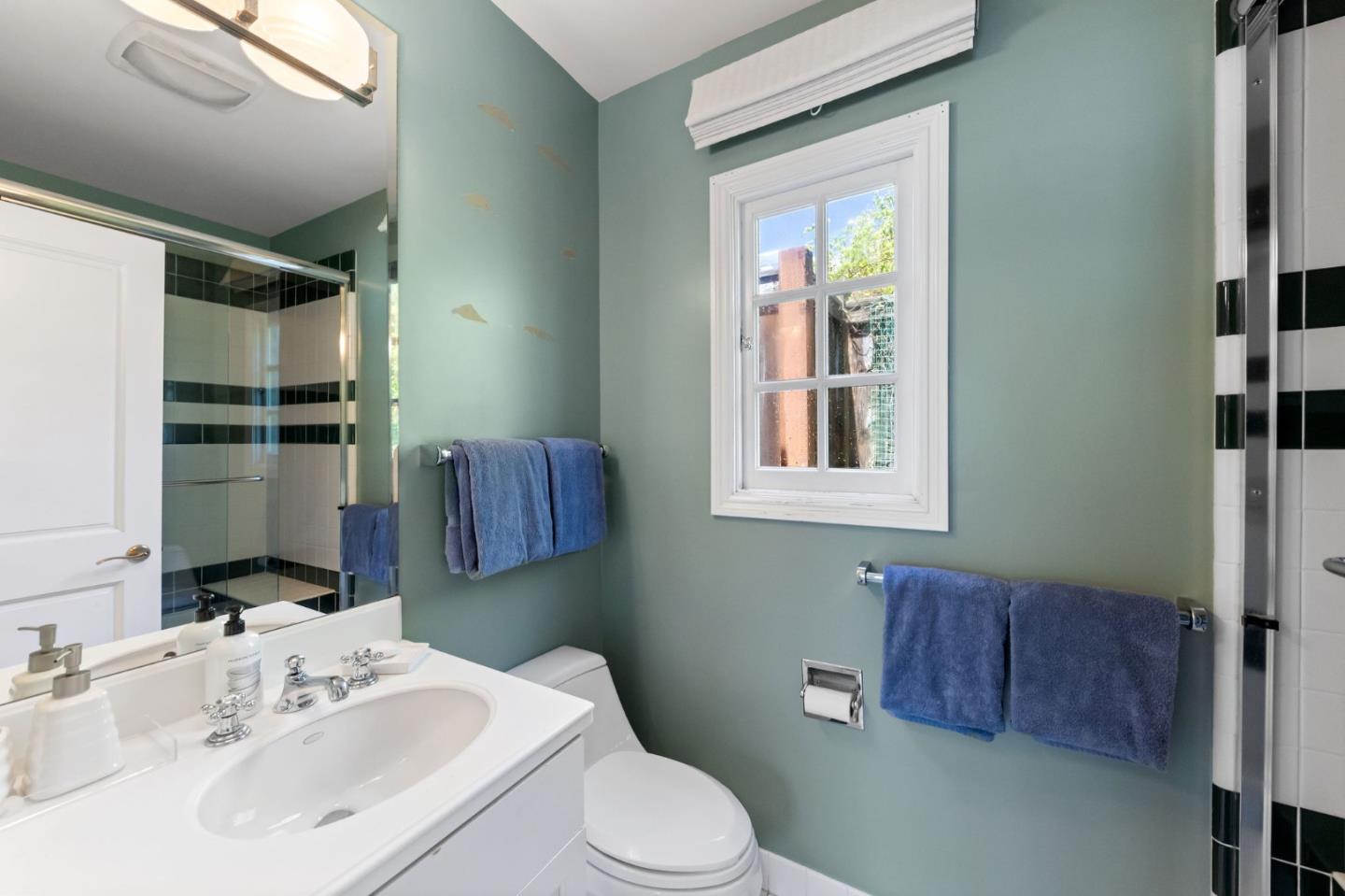 Detail Gallery Image 72 of 133 For 2181 Parkside Ave, Hillsborough,  CA 94010 - 7 Beds | 6/2 Baths