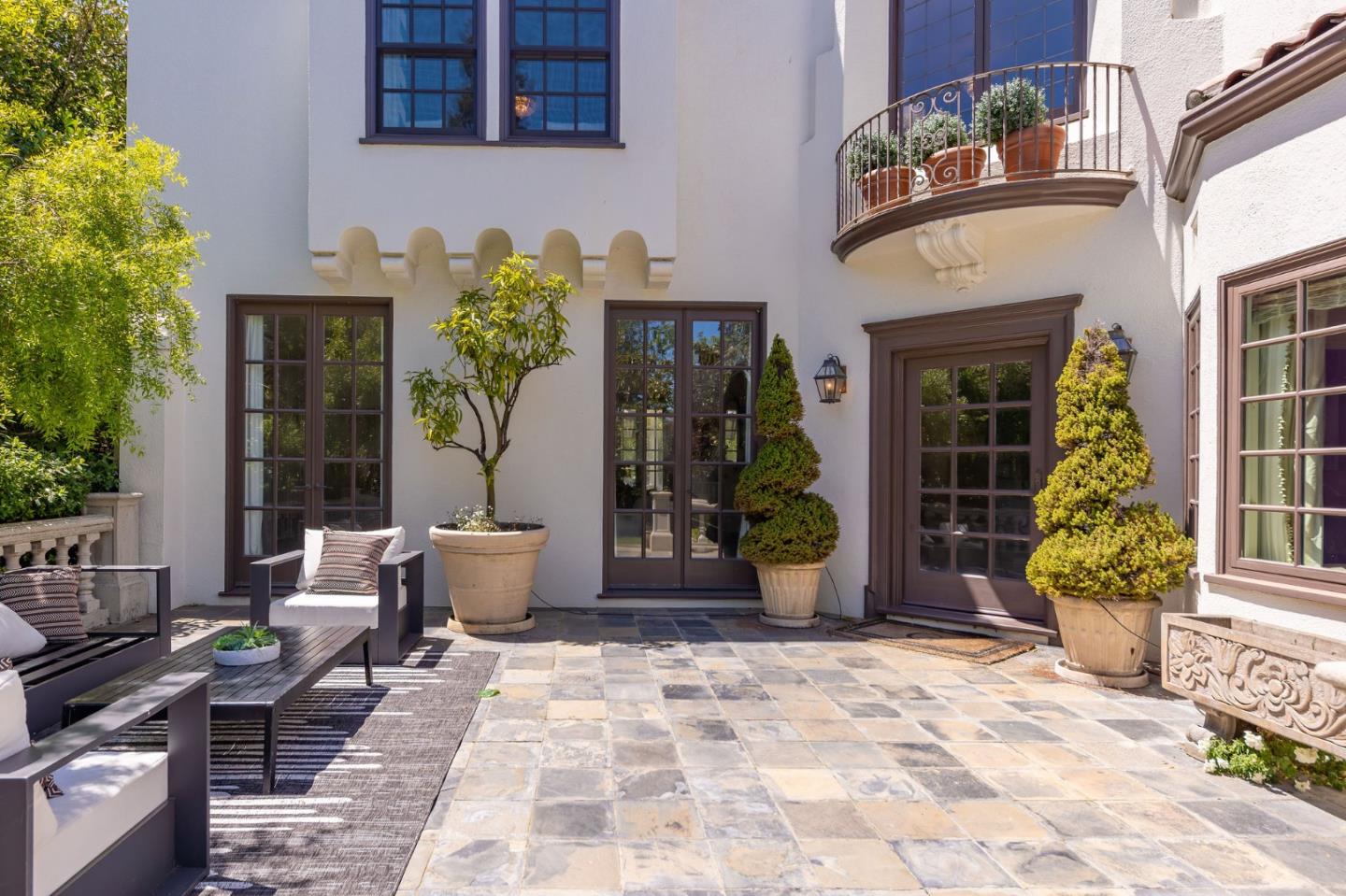 Detail Gallery Image 9 of 133 For 2181 Parkside Ave, Hillsborough,  CA 94010 - 7 Beds | 6/2 Baths