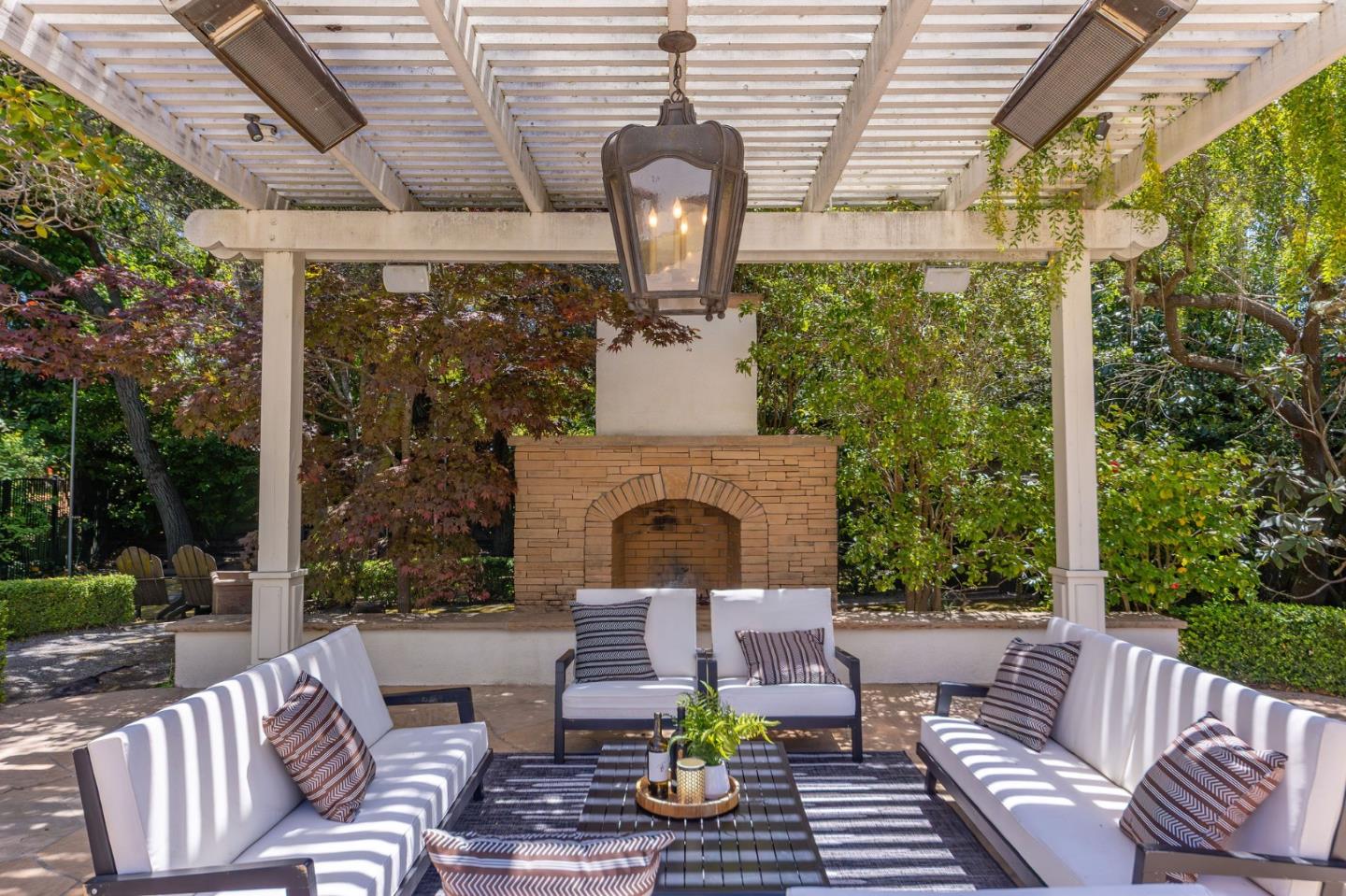 Detail Gallery Image 94 of 133 For 2181 Parkside Ave, Hillsborough,  CA 94010 - 7 Beds | 6/2 Baths