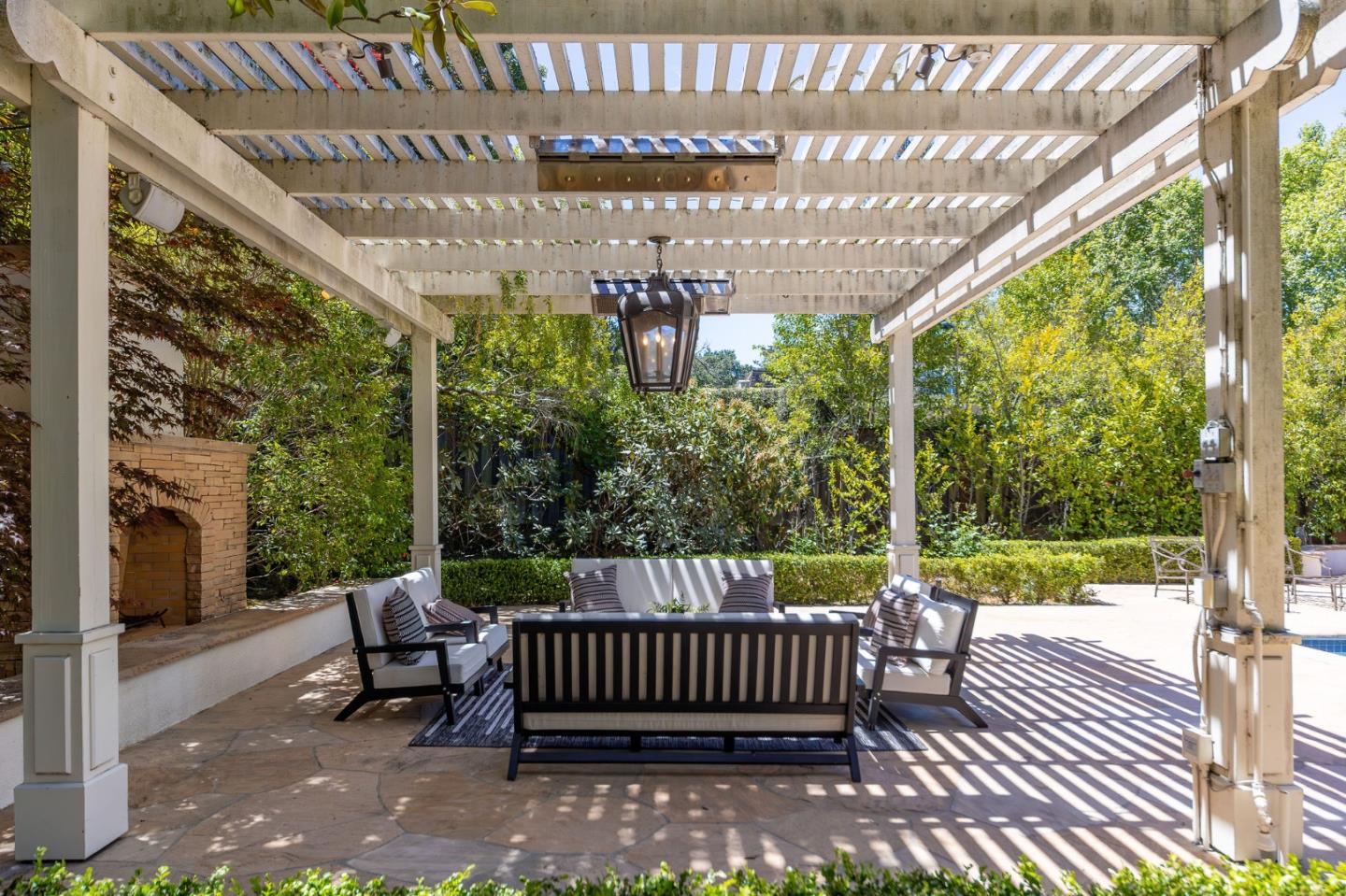 Detail Gallery Image 95 of 133 For 2181 Parkside Ave, Hillsborough,  CA 94010 - 7 Beds | 6/2 Baths