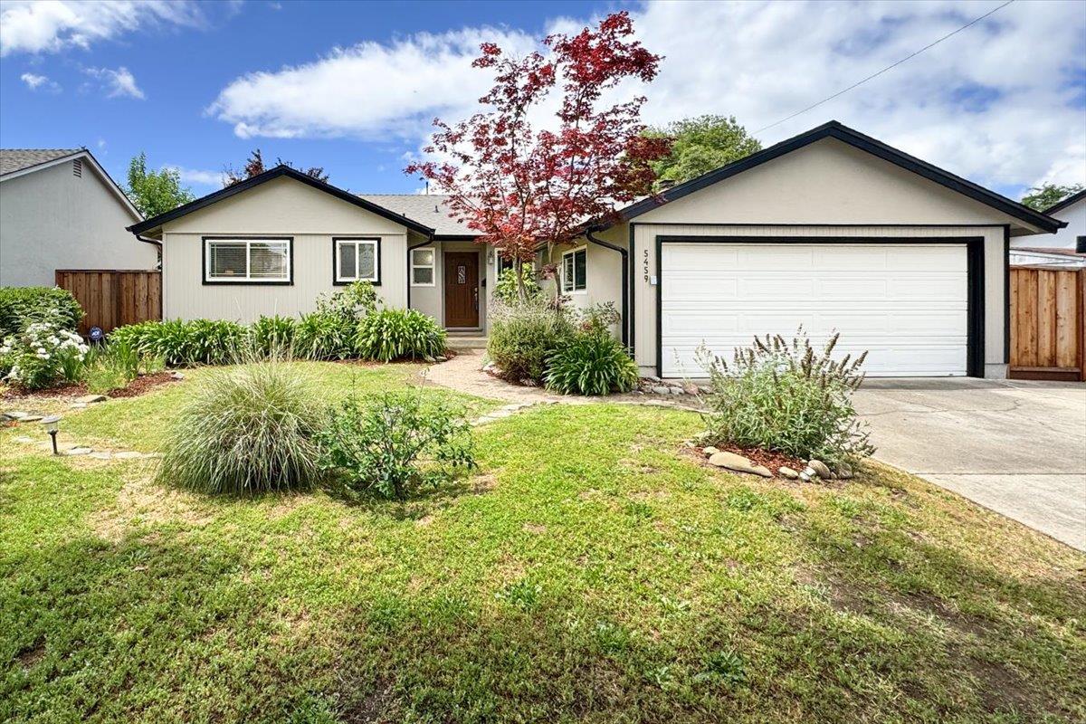 Detail Gallery Image 2 of 23 For 5459 Clovercrest Dr, San Jose,  CA 95118 - 3 Beds | 2 Baths