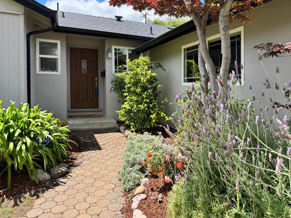Detail Gallery Image 3 of 23 For 5459 Clovercrest Dr, San Jose,  CA 95118 - 3 Beds | 2 Baths