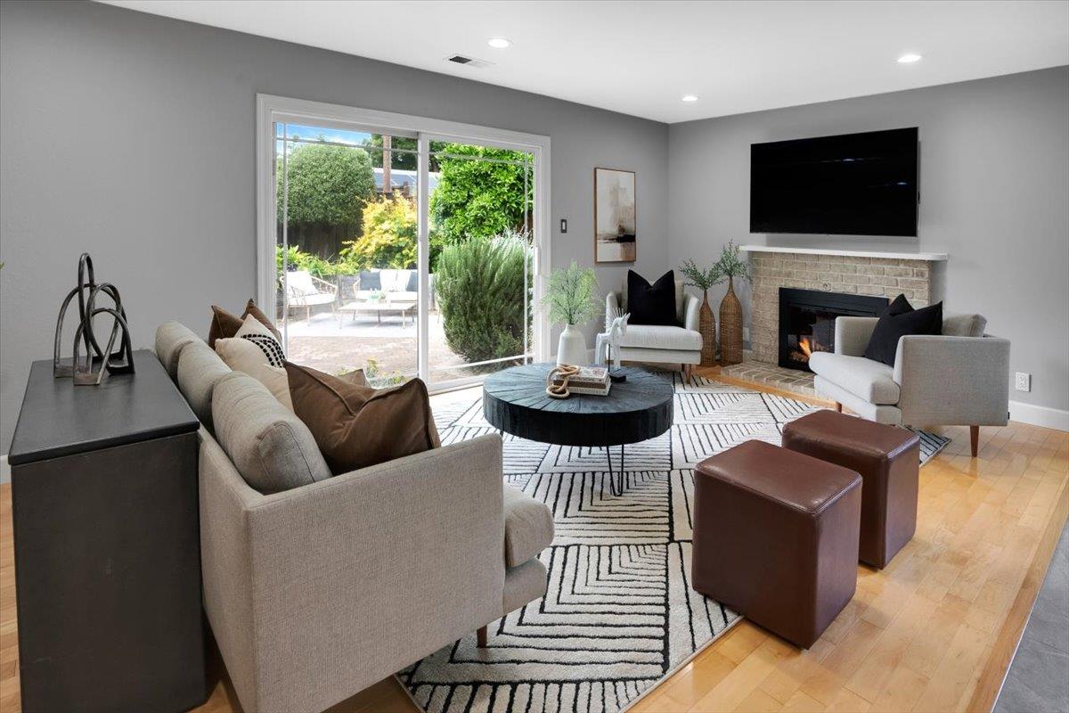 Detail Gallery Image 6 of 23 For 5459 Clovercrest Dr, San Jose,  CA 95118 - 3 Beds | 2 Baths