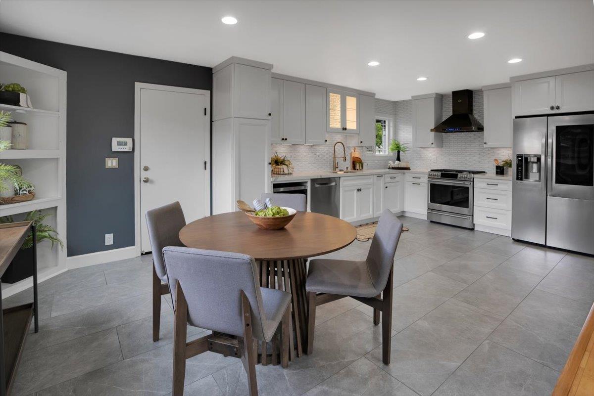 Detail Gallery Image 9 of 23 For 5459 Clovercrest Dr, San Jose,  CA 95118 - 3 Beds | 2 Baths