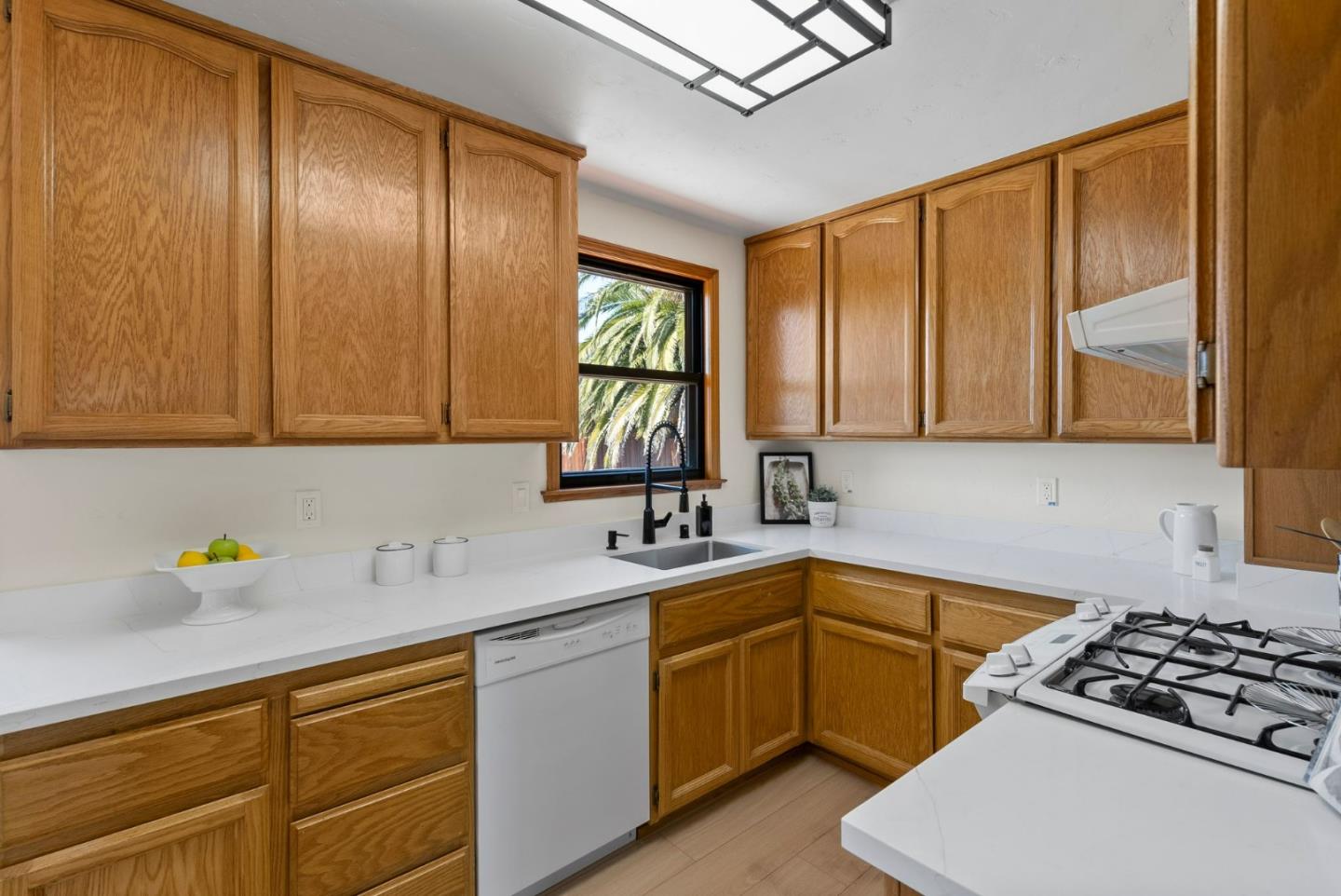 Detail Gallery Image 8 of 23 For 52 Pacific Ave, San Bruno,  CA 94066 - 2 Beds | 1 Baths