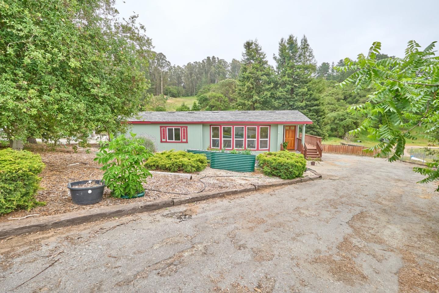 Detail Gallery Image 3 of 22 For 333 Seely Ave, Aromas,  CA 95004 - 3 Beds | 3 Baths
