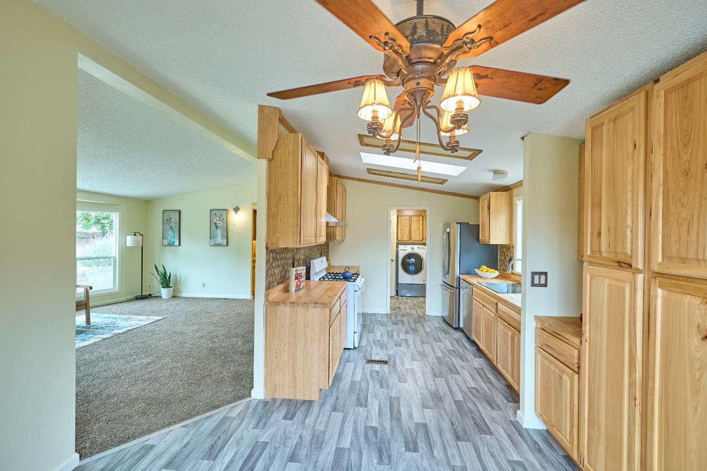 Detail Gallery Image 6 of 22 For 333 Seely Ave, Aromas,  CA 95004 - 3 Beds | 3 Baths
