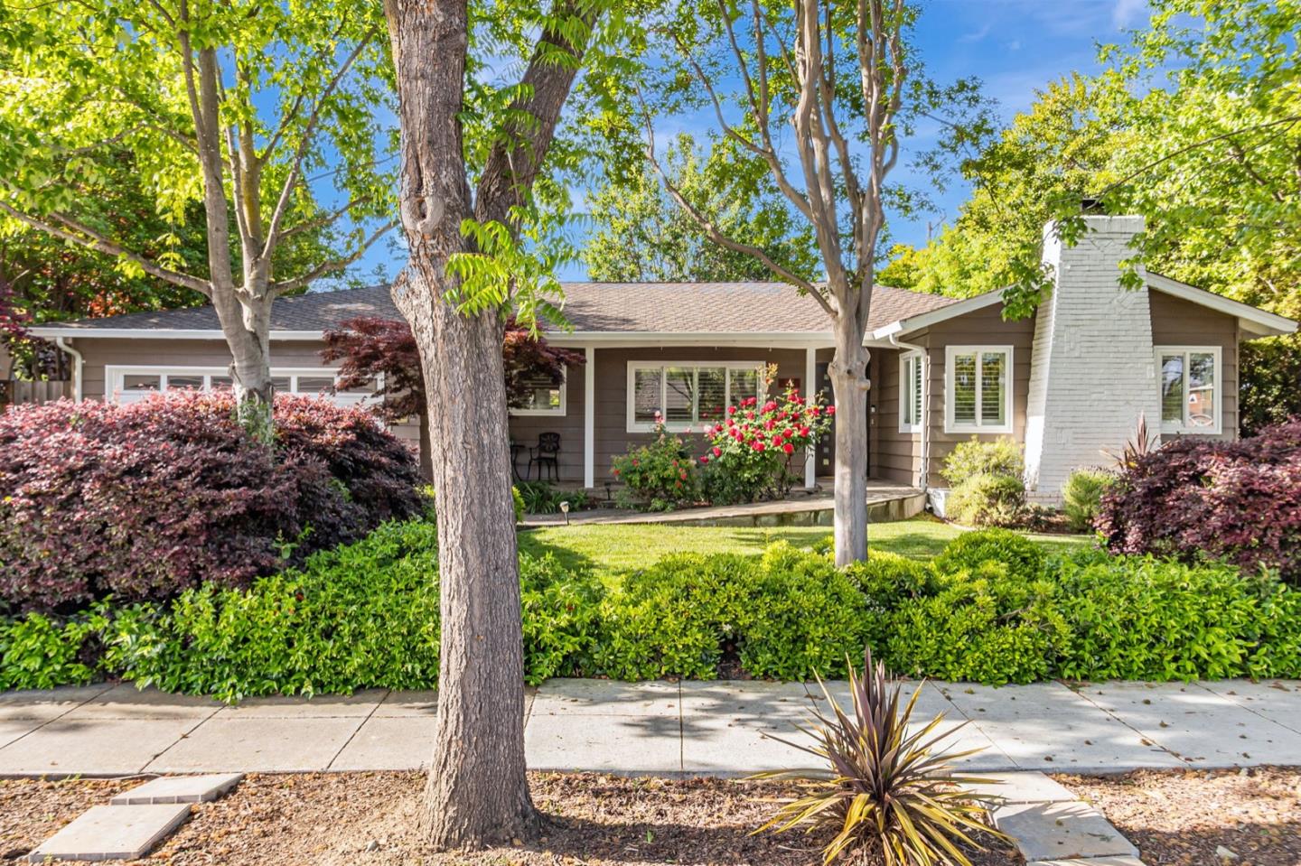 Detail Gallery Image 1 of 28 For 1992 Montemar Way, San Jose,  CA 95125 - 5 Beds | 3 Baths