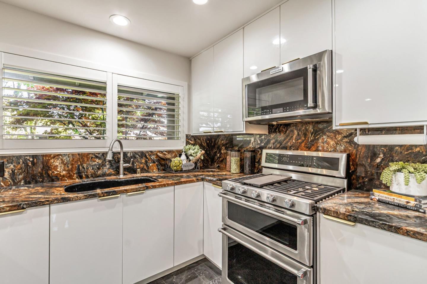 Detail Gallery Image 5 of 28 For 1992 Montemar Way, San Jose,  CA 95125 - 5 Beds | 3 Baths