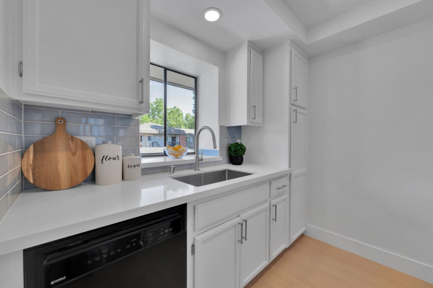 Detail Gallery Image 3 of 28 For 3226 Shadow Springs Pl, San Jose,  CA 95121 - 2 Beds | 1 Baths