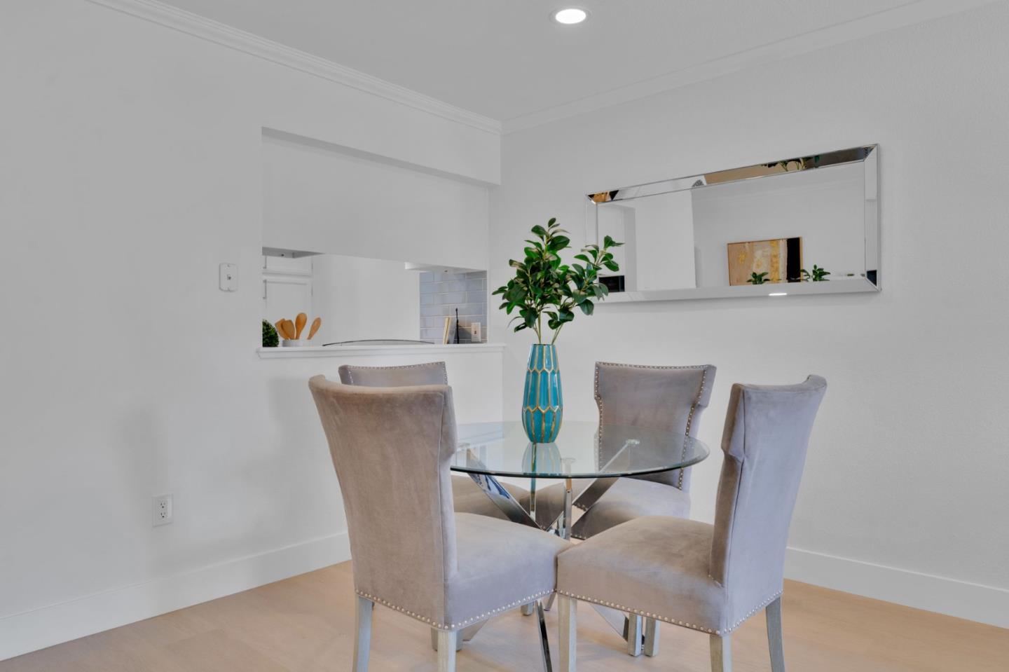 Detail Gallery Image 7 of 28 For 3226 Shadow Springs Pl, San Jose,  CA 95121 - 2 Beds | 1 Baths