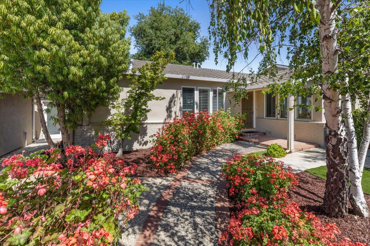 Detail Gallery Image 5 of 39 For 20393 Zorka Ave, Saratoga,  CA 95070 - 5 Beds | 4 Baths