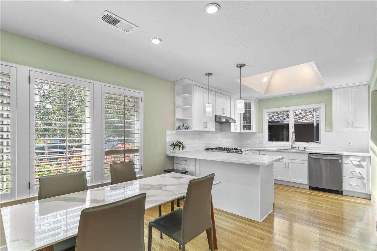Detail Gallery Image 7 of 39 For 20393 Zorka Ave, Saratoga,  CA 95070 - 5 Beds | 4 Baths