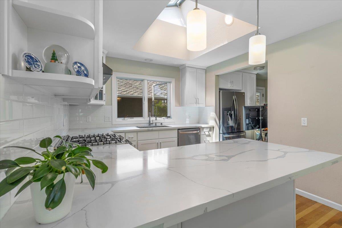 Detail Gallery Image 9 of 39 For 20393 Zorka Ave, Saratoga,  CA 95070 - 5 Beds | 4 Baths