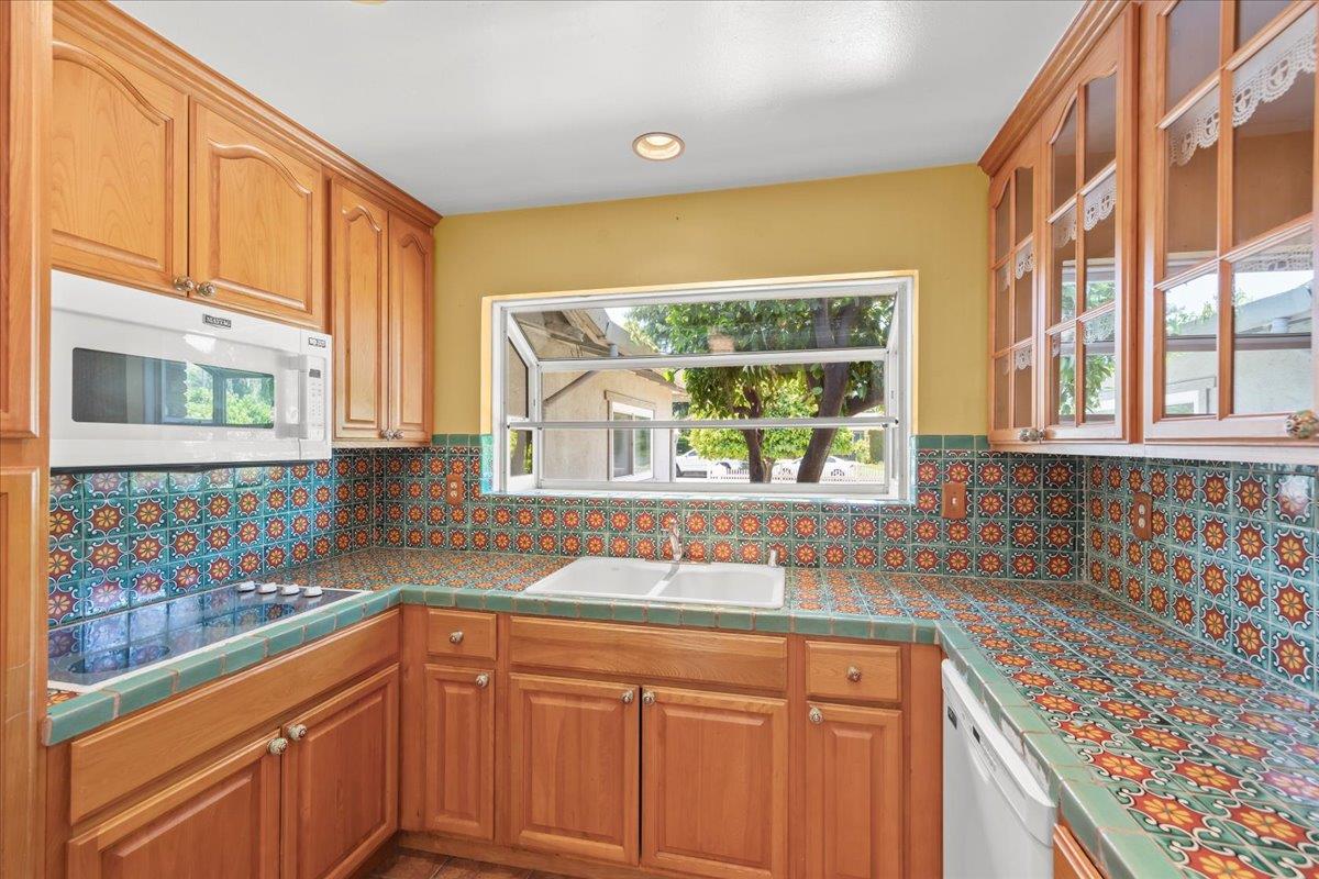 Detail Gallery Image 14 of 50 For 15370 La Alameda Dr, Morgan Hill,  CA 95037 - 4 Beds | 2 Baths