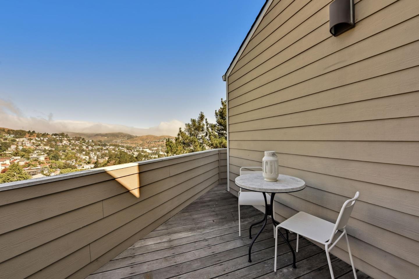Detail Gallery Image 10 of 58 For 1117 Humboldt Rd, Brisbane,  CA 94005 - 4 Beds | 2/1 Baths