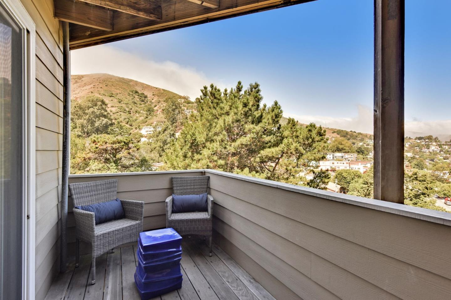 Detail Gallery Image 11 of 58 For 1117 Humboldt Rd, Brisbane,  CA 94005 - 4 Beds | 2/1 Baths