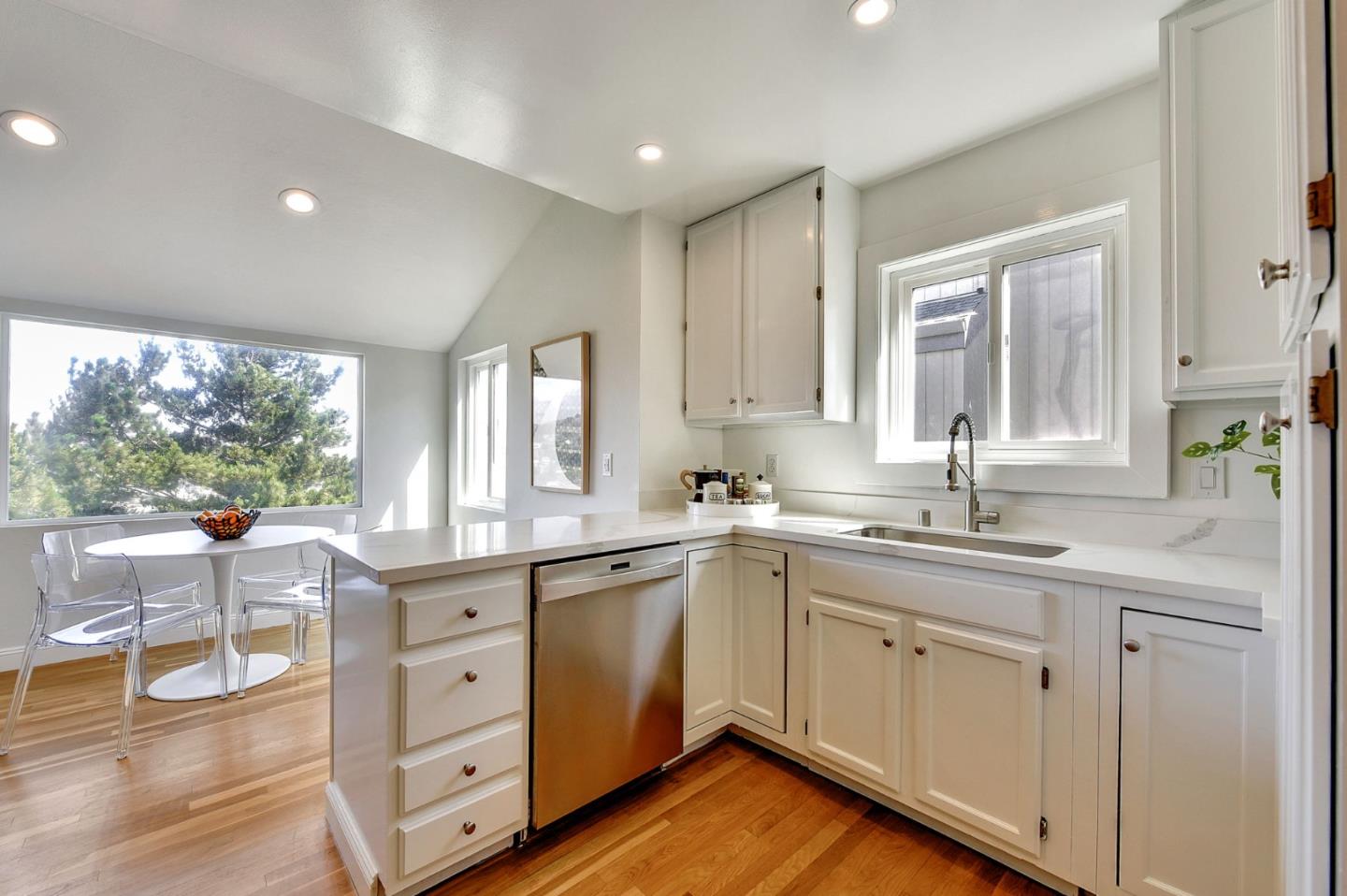 Detail Gallery Image 21 of 58 For 1117 Humboldt Rd, Brisbane,  CA 94005 - 4 Beds | 2/1 Baths