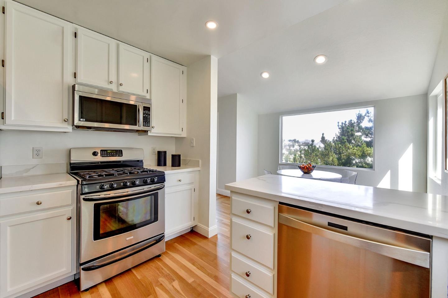 Detail Gallery Image 22 of 58 For 1117 Humboldt Rd, Brisbane,  CA 94005 - 4 Beds | 2/1 Baths