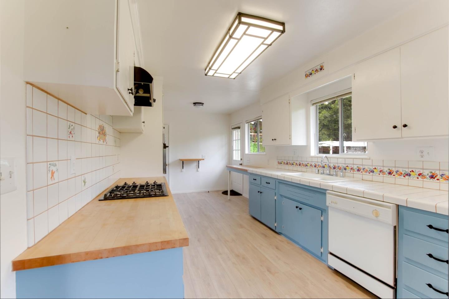 Detail Gallery Image 11 of 45 For 6975 Lakeview Dr, Prunedale,  CA 93907 - 4 Beds | 2 Baths