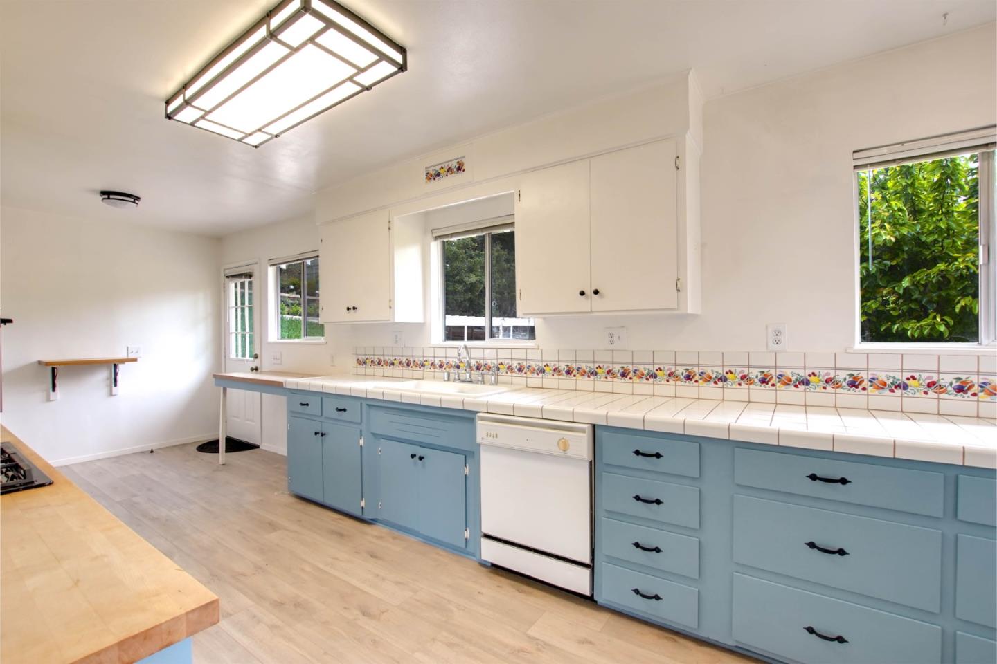 Detail Gallery Image 12 of 45 For 6975 Lakeview Dr, Prunedale,  CA 93907 - 4 Beds | 2 Baths