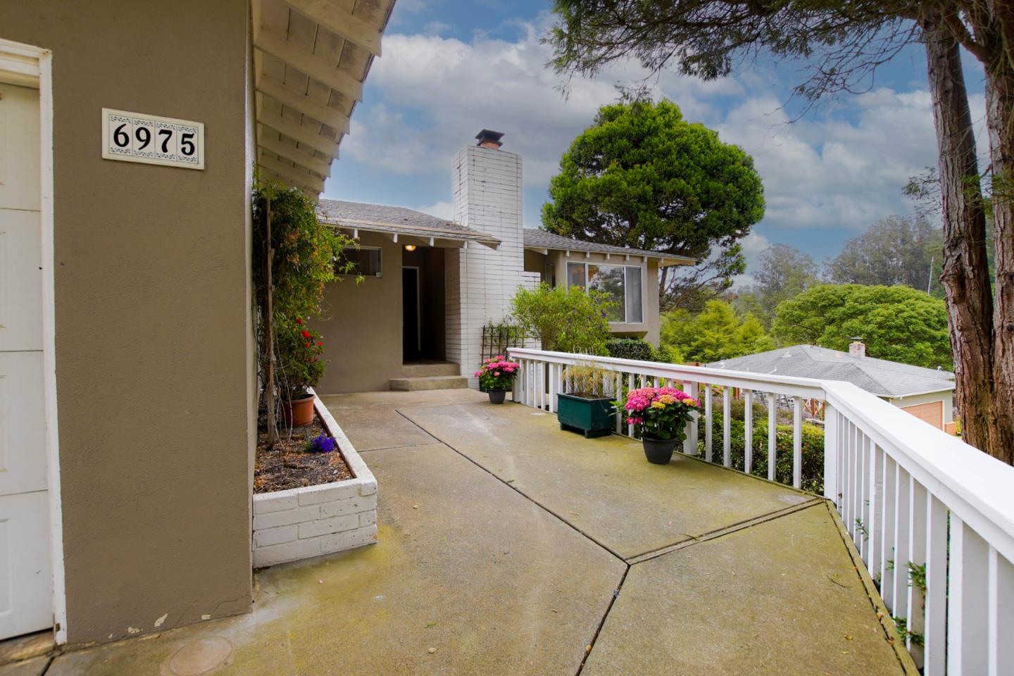 Detail Gallery Image 5 of 45 For 6975 Lakeview Dr, Prunedale,  CA 93907 - 4 Beds | 2 Baths