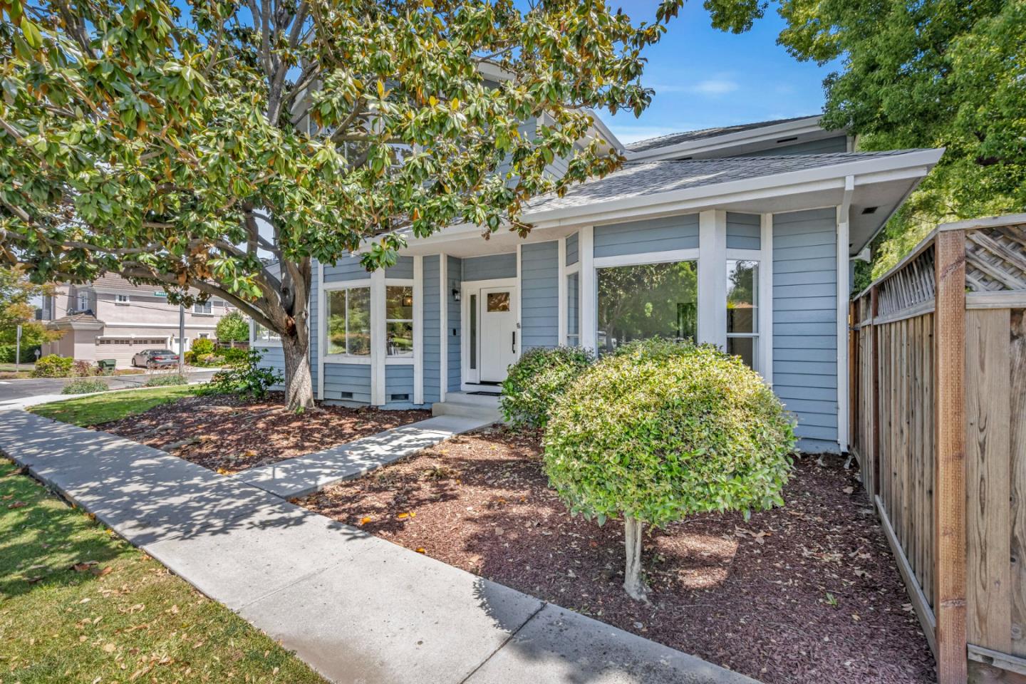 Detail Gallery Image 9 of 32 For 2247 Westgate Ave, San Jose,  CA 95125 - 5 Beds | 3 Baths