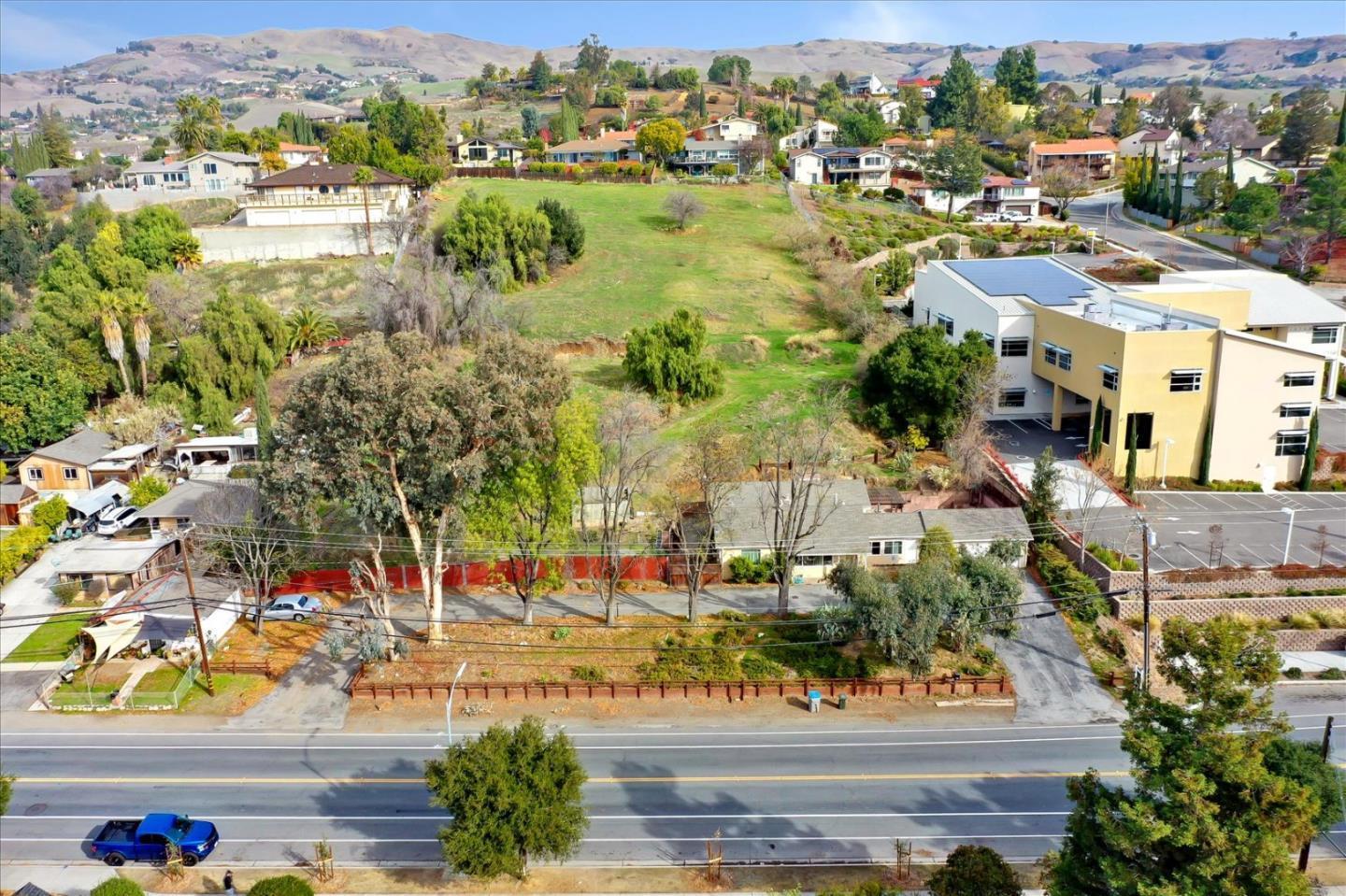 Detail Gallery Image 2 of 3 For 10150 Clayton Rd, San Jose,  CA 95127 - 3 Beds | 2 Baths