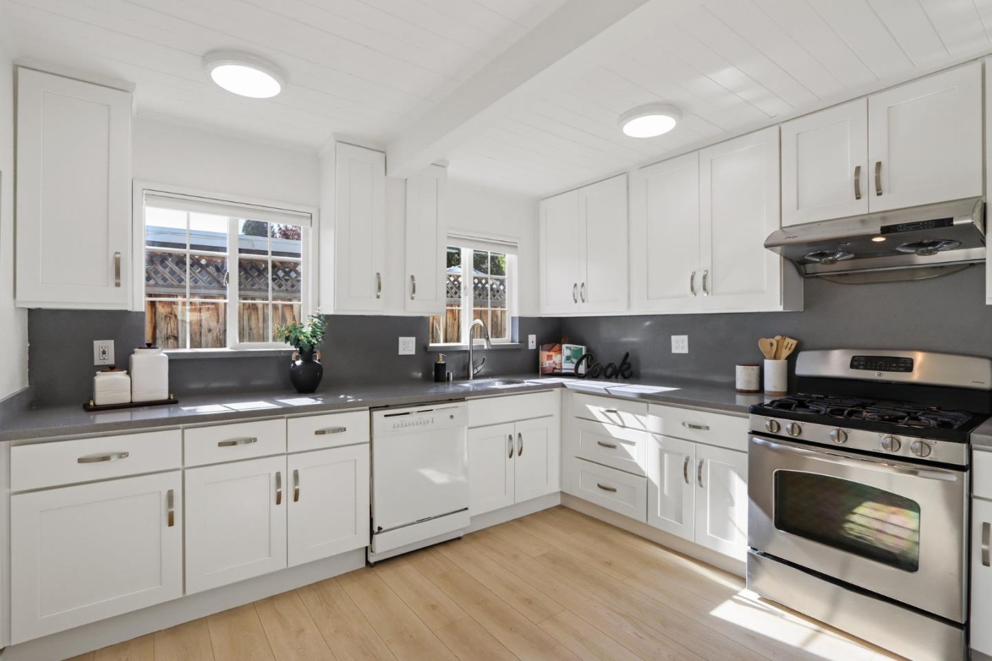 Detail Gallery Image 15 of 35 For 894 Lori Ave, Sunnyvale,  CA 94086 - 3 Beds | 2 Baths