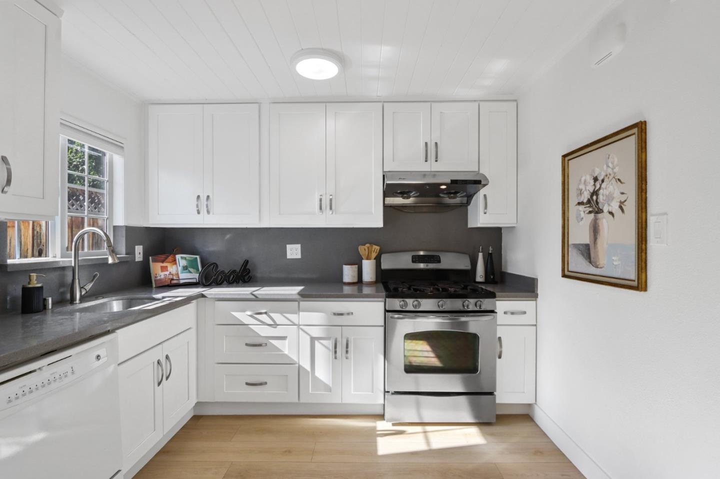 Detail Gallery Image 16 of 35 For 894 Lori Ave, Sunnyvale,  CA 94086 - 3 Beds | 2 Baths