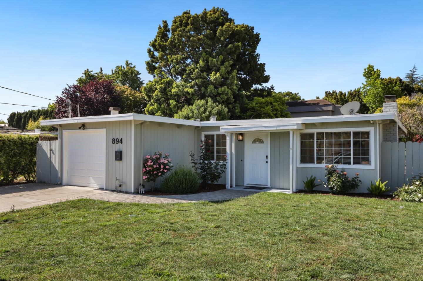 Detail Gallery Image 3 of 35 For 894 Lori Ave, Sunnyvale,  CA 94086 - 3 Beds | 2 Baths