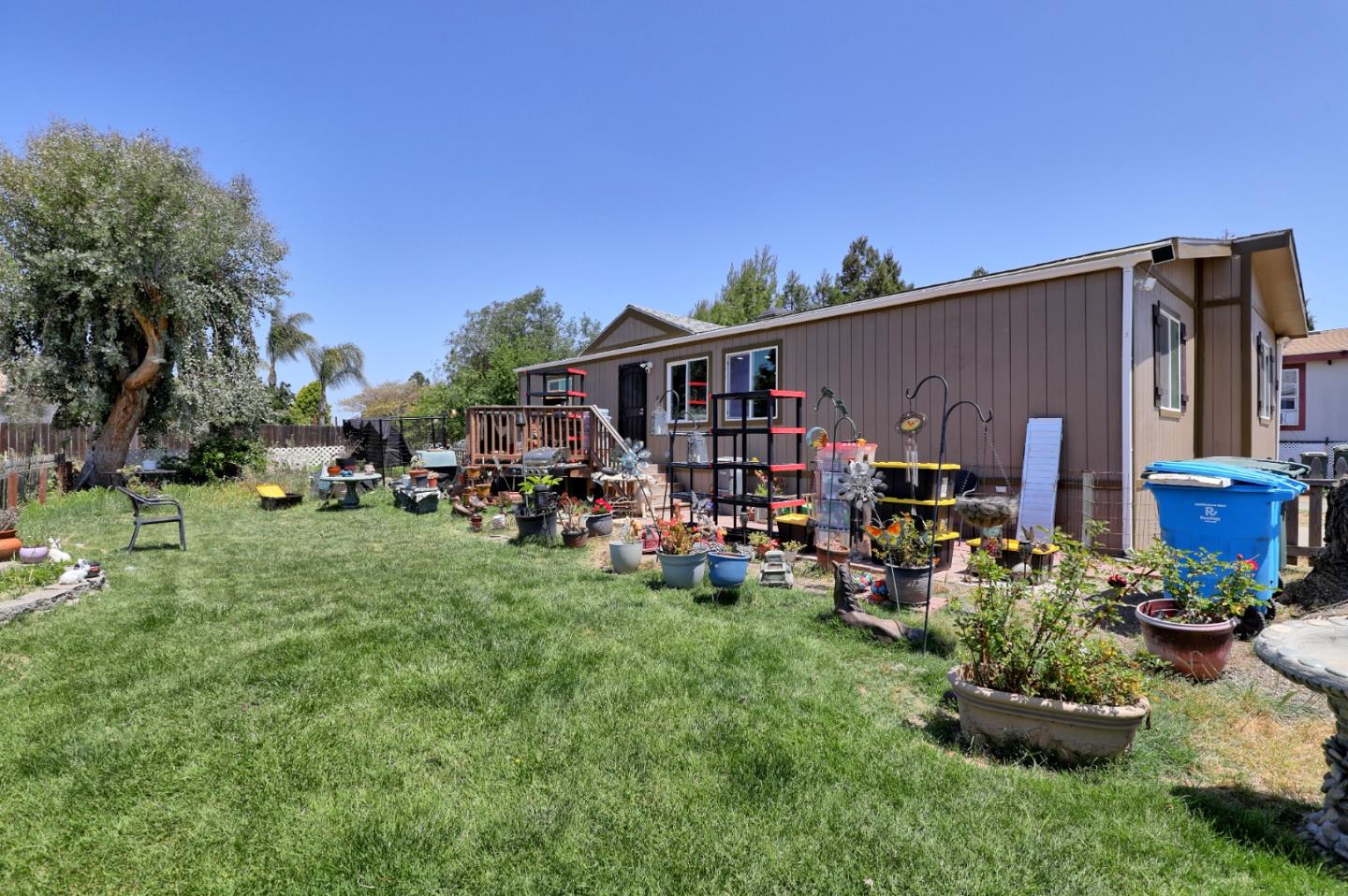 Detail Gallery Image 3 of 16 For 2900 Fairview Rd #77,  Hollister,  CA 95023 - 3 Beds | 2 Baths