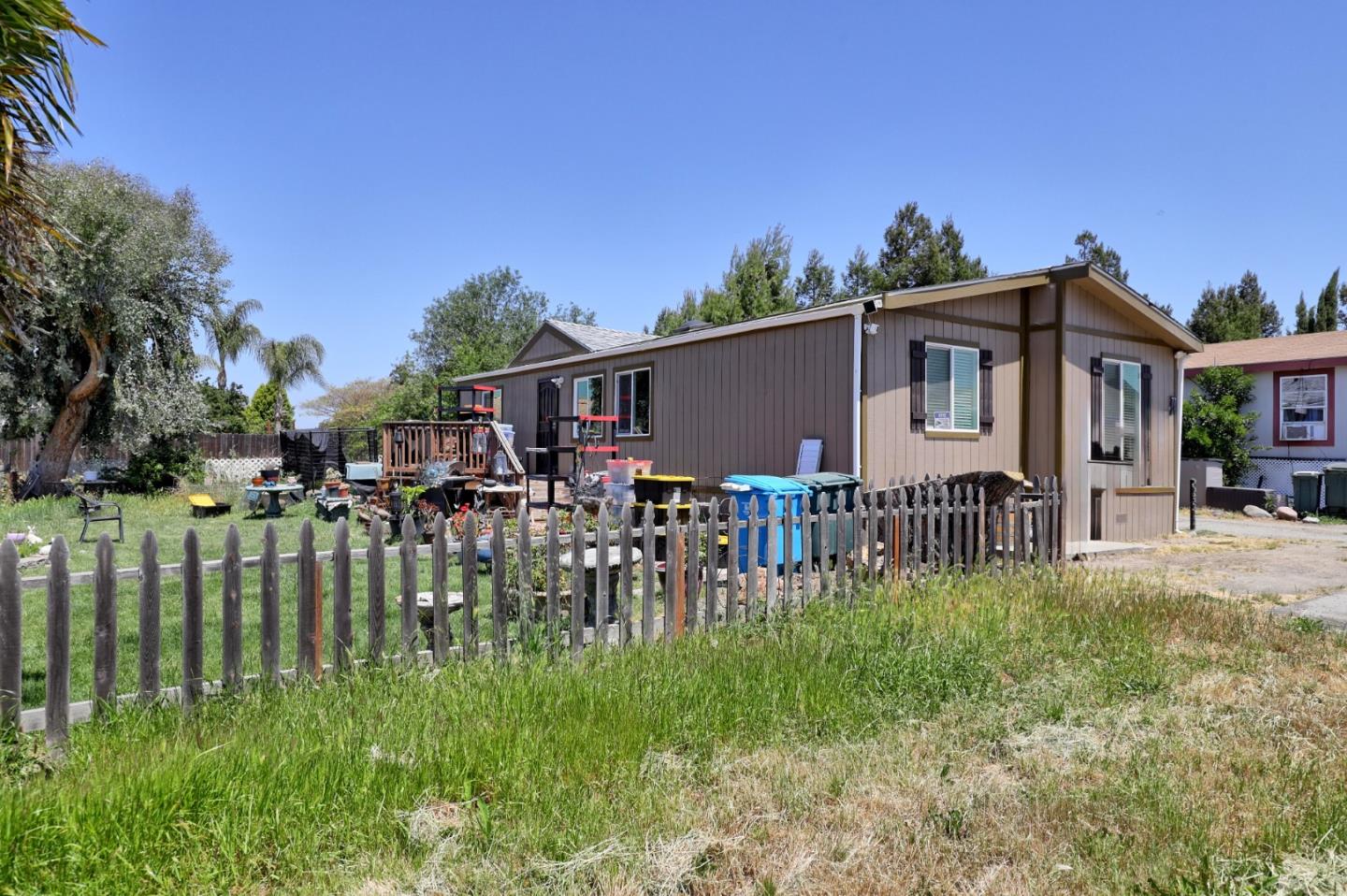 Detail Gallery Image 4 of 16 For 2900 Fairview Rd #77,  Hollister,  CA 95023 - 3 Beds | 2 Baths