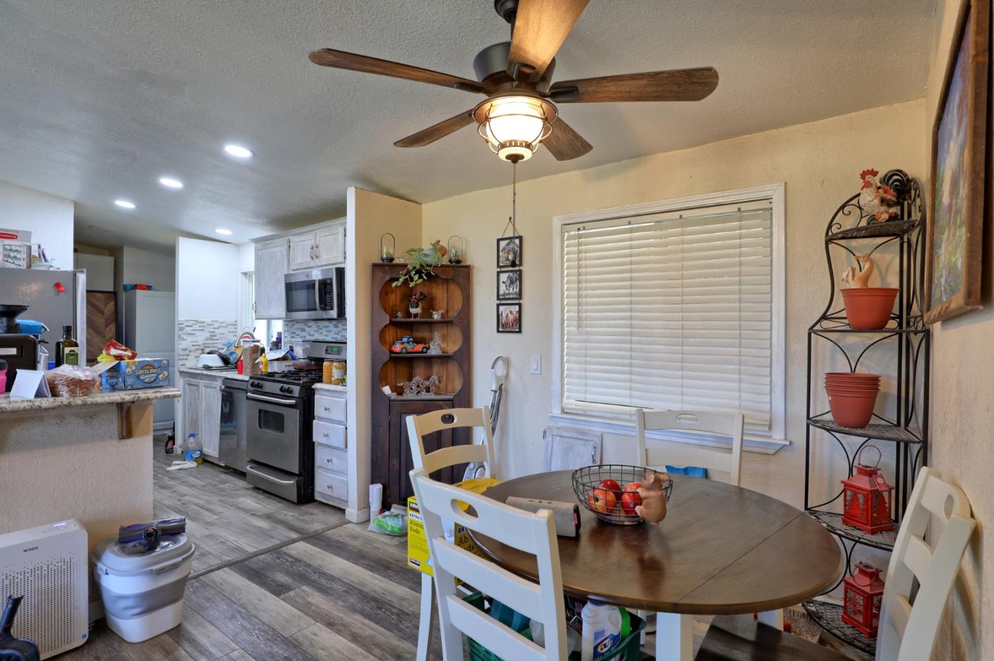 Detail Gallery Image 7 of 16 For 2900 Fairview Rd #77,  Hollister,  CA 95023 - 3 Beds | 2 Baths