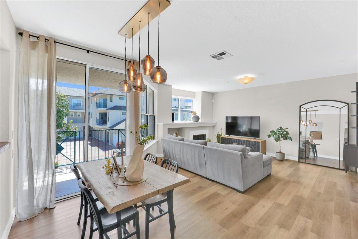 Detail Gallery Image 10 of 45 For 401 Baltic Cir #411,  Redwood Shores,  CA 94065 - 2 Beds | 2/1 Baths