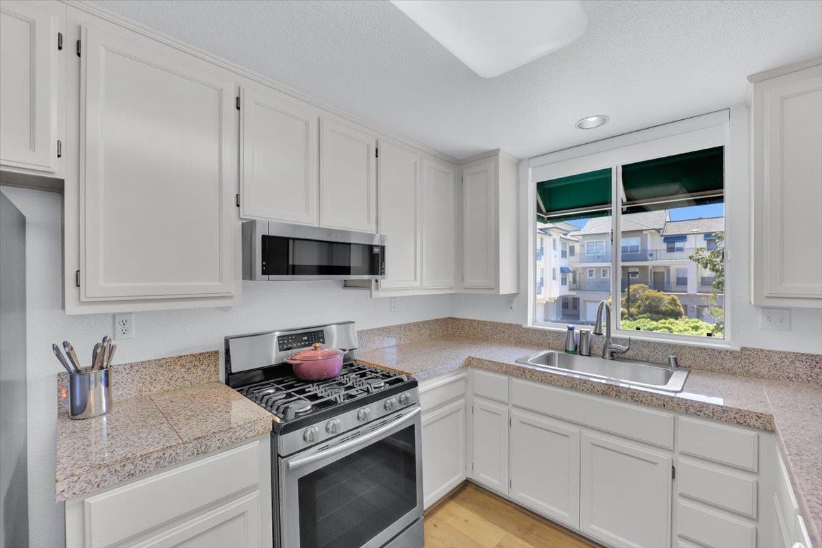 Detail Gallery Image 14 of 45 For 401 Baltic Cir #411,  Redwood Shores,  CA 94065 - 2 Beds | 2/1 Baths