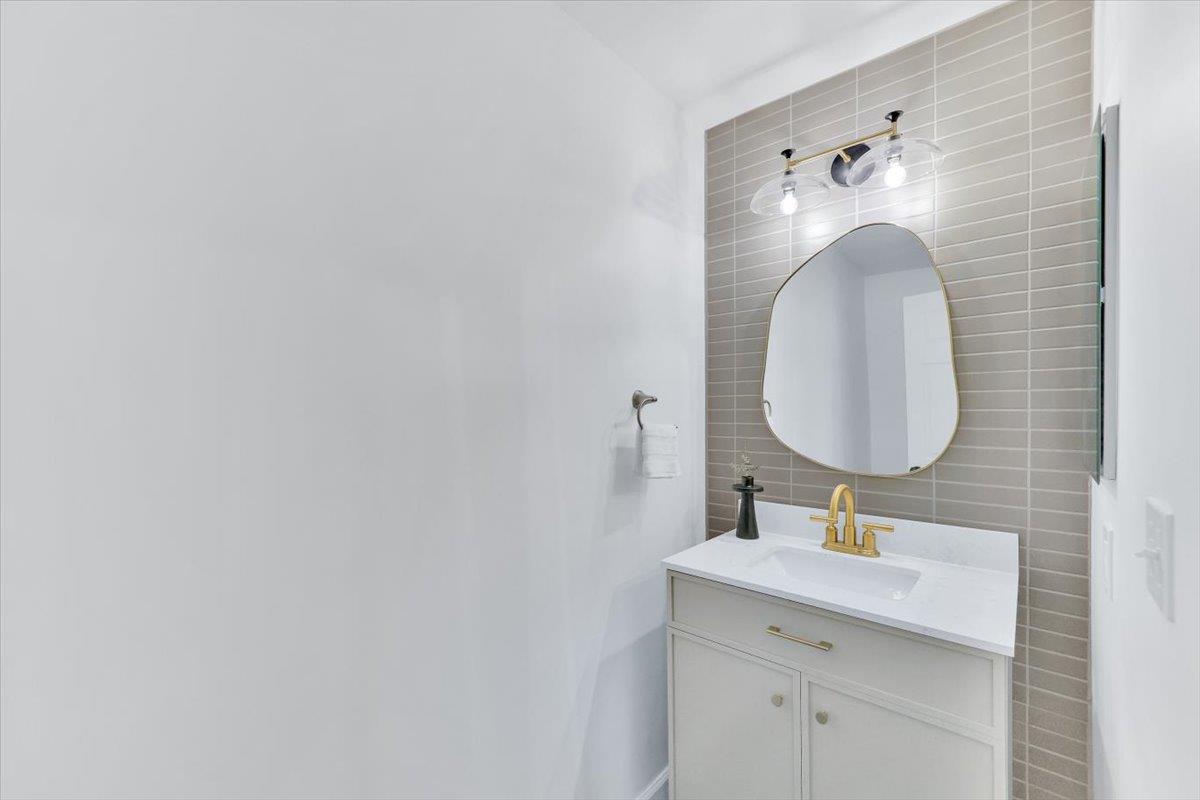 Detail Gallery Image 17 of 45 For 401 Baltic Cir #411,  Redwood Shores,  CA 94065 - 2 Beds | 2/1 Baths