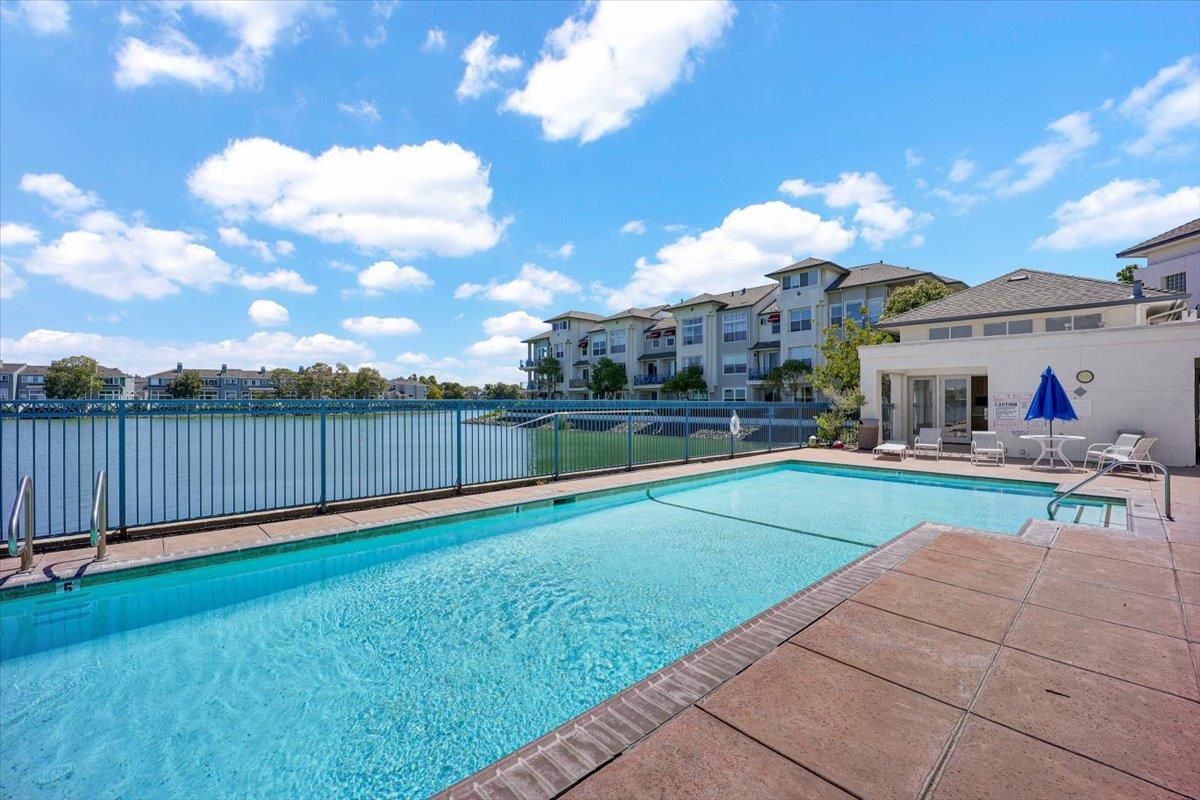 Detail Gallery Image 33 of 45 For 401 Baltic Cir #411,  Redwood Shores,  CA 94065 - 2 Beds | 2/1 Baths