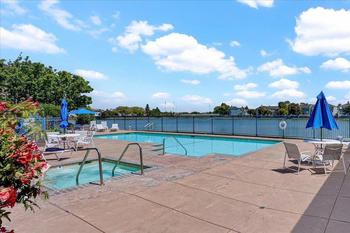 Detail Gallery Image 34 of 45 For 401 Baltic Cir #411,  Redwood Shores,  CA 94065 - 2 Beds | 2/1 Baths