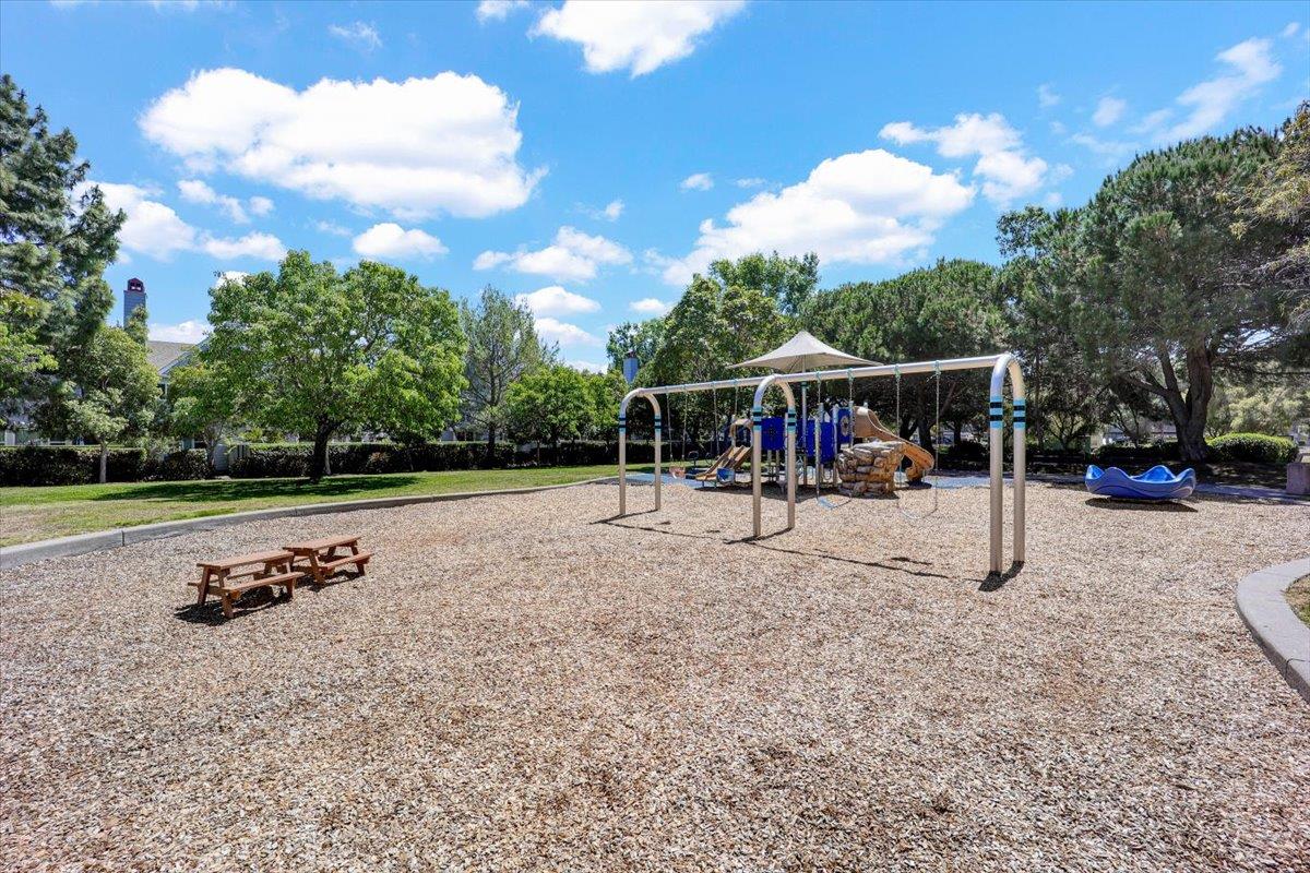 Detail Gallery Image 36 of 45 For 401 Baltic Cir #411,  Redwood Shores,  CA 94065 - 2 Beds | 2/1 Baths