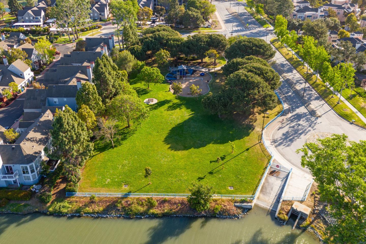 Detail Gallery Image 38 of 45 For 401 Baltic Cir #411,  Redwood Shores,  CA 94065 - 2 Beds | 2/1 Baths
