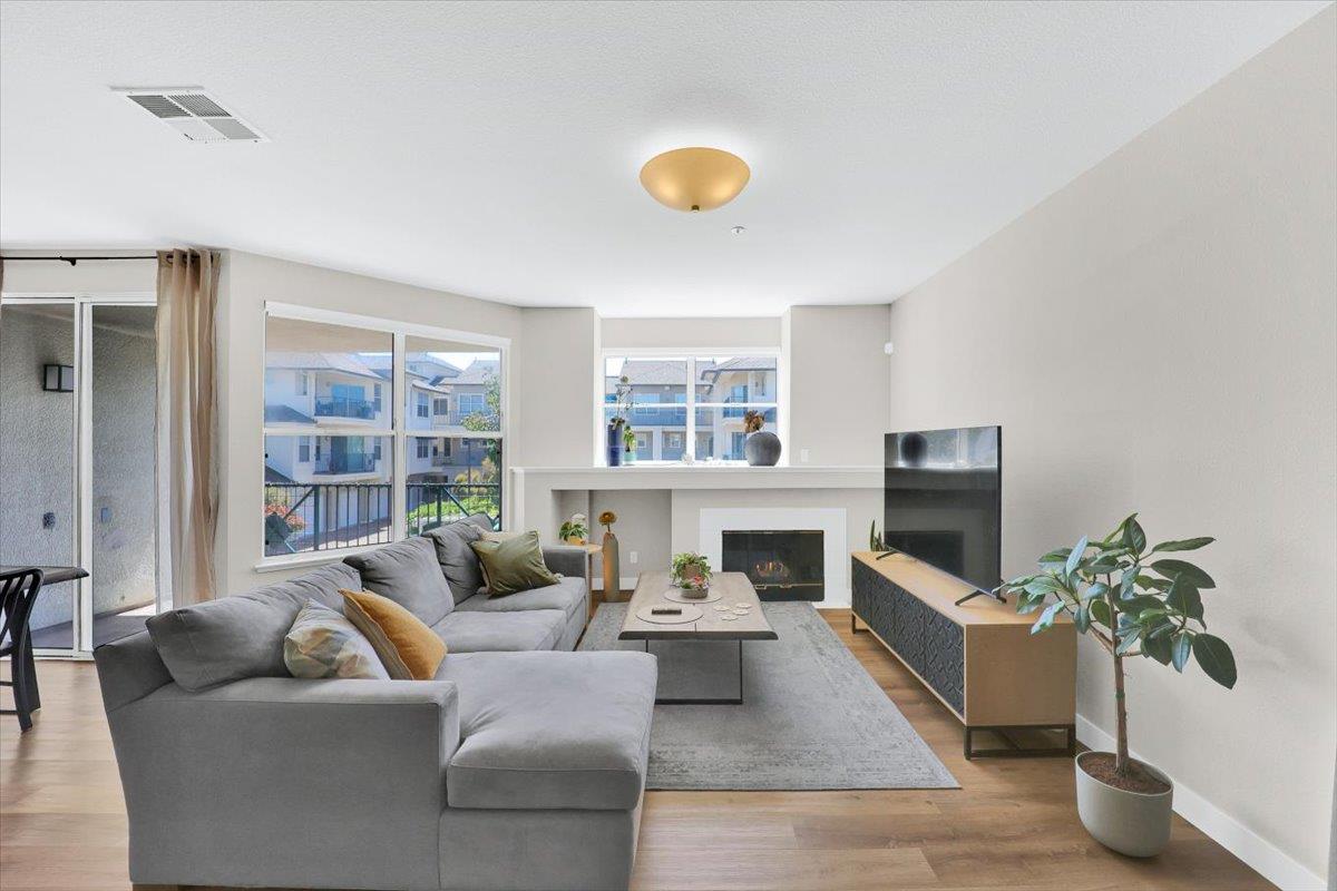 Detail Gallery Image 6 of 45 For 401 Baltic Cir #411,  Redwood Shores,  CA 94065 - 2 Beds | 2/1 Baths