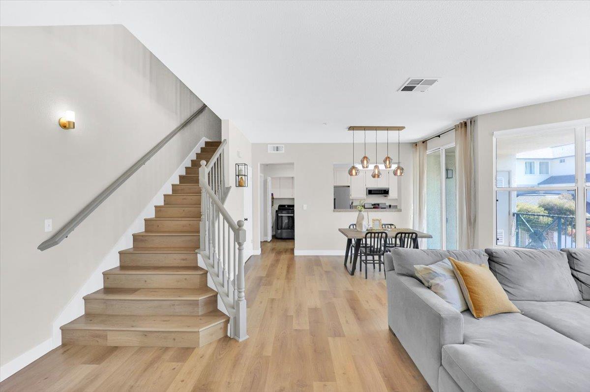 Detail Gallery Image 8 of 45 For 401 Baltic Cir #411,  Redwood Shores,  CA 94065 - 2 Beds | 2/1 Baths