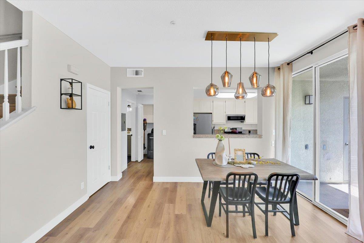 Detail Gallery Image 9 of 45 For 401 Baltic Cir #411,  Redwood Shores,  CA 94065 - 2 Beds | 2/1 Baths