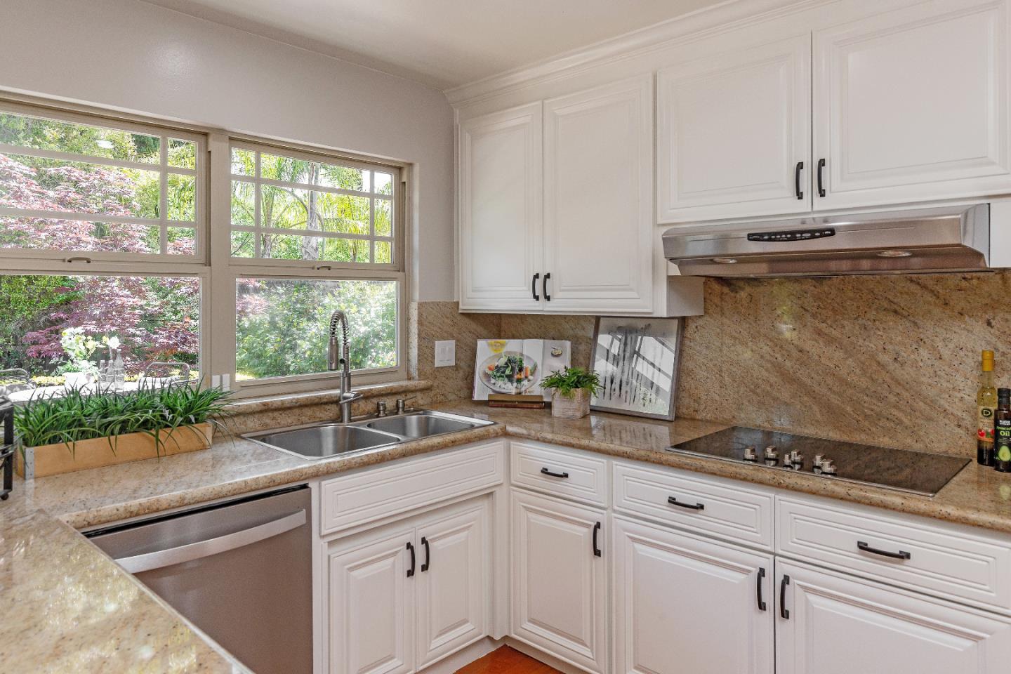 Detail Gallery Image 17 of 43 For 12141 Marilla Dr, Saratoga,  CA 95070 - 5 Beds | 2/1 Baths