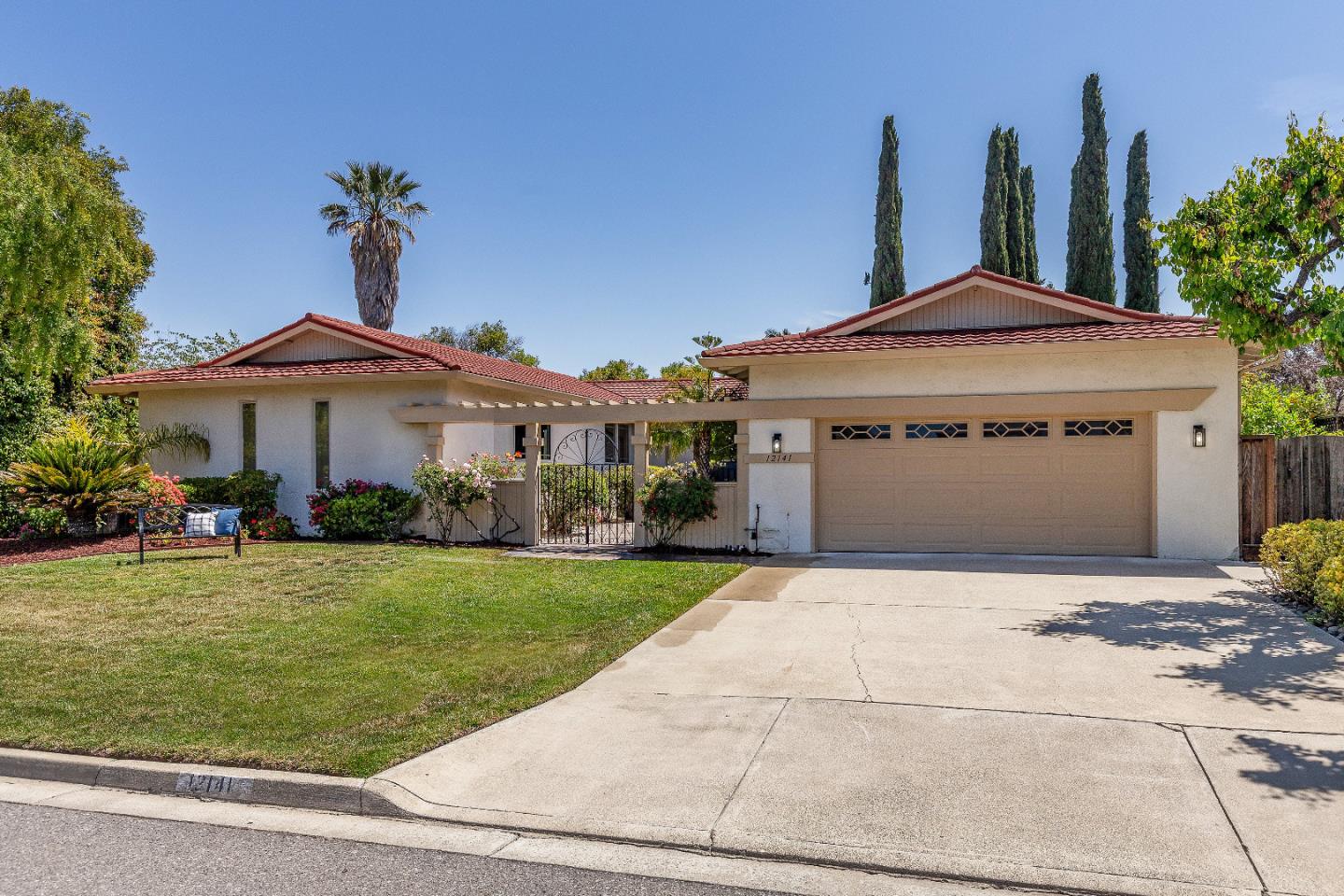 Detail Gallery Image 3 of 43 For 12141 Marilla Dr, Saratoga,  CA 95070 - 5 Beds | 2/1 Baths